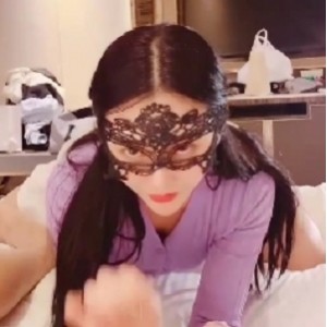 1V459M推特Vivian姐清纯白色JK开放傻女新作