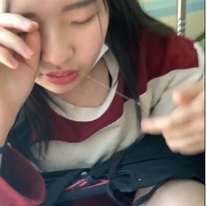 校园女神楼道内嘴艺表演488M高清实录1V直击